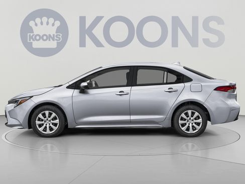 Used 2025 Toyota Corolla LE FWD image 4