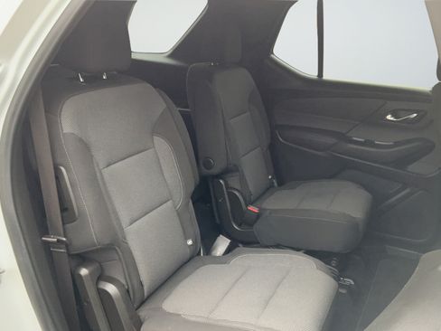 Certified 2022 Chevrolet Traverse LT FWD image 21