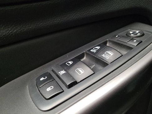 Used 2019 Jeep Cherokee Latitude Plus FWD image 27