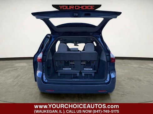 Used 2017 Toyota Sienna LE FWD image 14