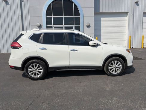 Used 2017 Nissan Rogue SV image 8