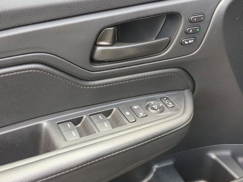 Used 2025 Honda Odyssey Sport-L image 13