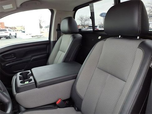 Used 2018 Nissan Titan S image 14