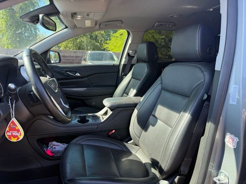 Used 2023 GMC Acadia SLT image 9