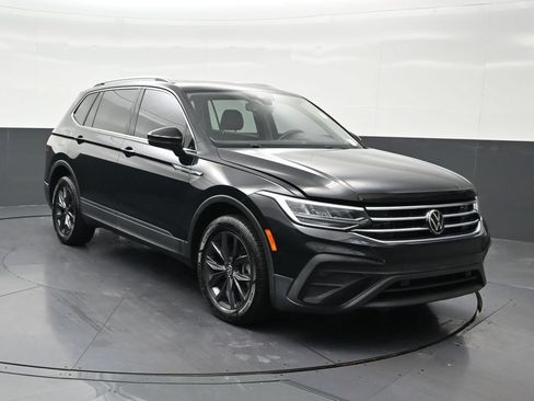 Used 2022 Volkswagen Tiguan SE w/ Panoramic Sunroof Package AWD/4WD image 8