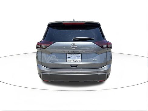 Used 2024 Nissan Rogue SV FWD image 4
