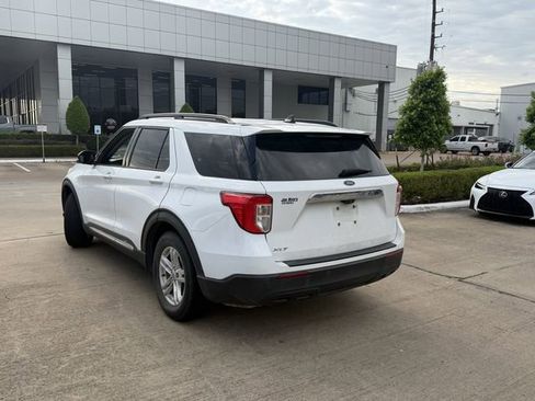 Used 2021 Ford Explorer XLT image 7