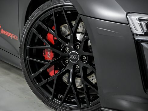 Used 2017 Audi R8 V10 w/ Carbon Interior Package image 4