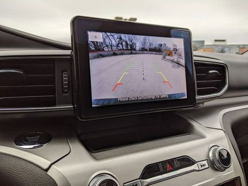 Used 2022 Ford Explorer XLT w/ Equipment Group 202A image 17