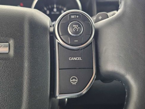 Used 2017 Land Rover Discovery HSE AWD/4WD image 31