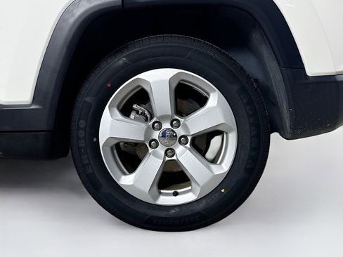 Used 2021 Jeep Compass Latitude image 35