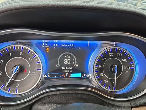 Used 2017 Chrysler 300 C Platinum image 9