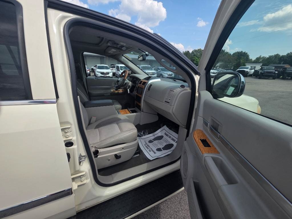 Used 2009 Chrysler Aspen Limited RWD image 11
