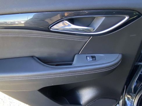 Used 2023 Buick Envision Essence image 12