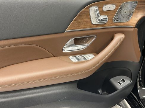 Certified 2025 Mercedes-Benz GLS 450 4MATIC image 10