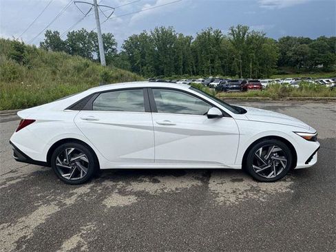 New 2025 Hyundai Elantra Limited image 6