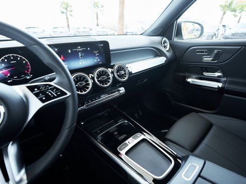 Used 2025 Mercedes-Benz GLB 250 GLB 250 w/ Exclusive Package image 45