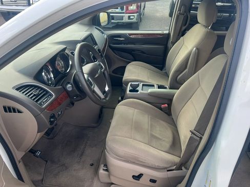 Used 2011 Chrysler Town & Country Touring w/ Trailer Tow Group FWD image 5