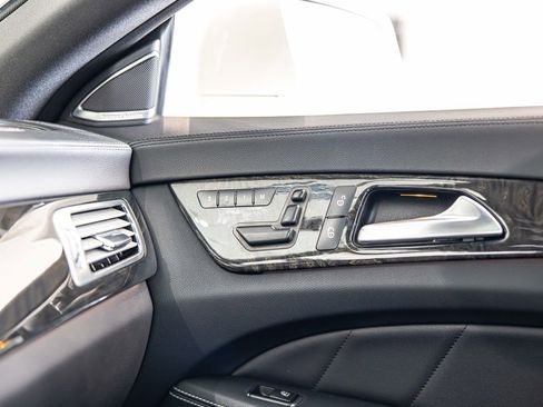 Used 2012 Mercedes-Benz CLS 550 4MATIC image 32