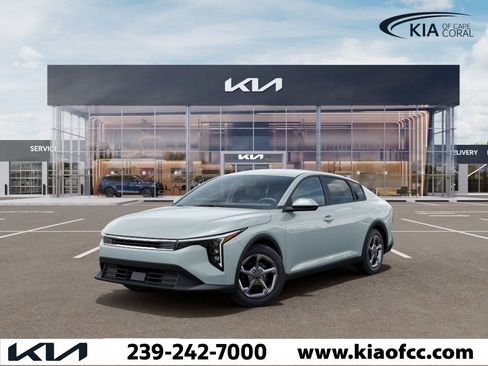 New 2026 Kia K4 LXS image 1