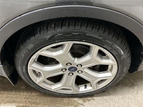 Used 2018 Ford Escape Titanium w/ Ford Safe & Smart Package image 5