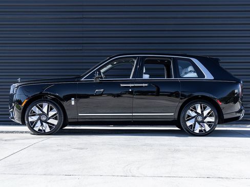 Used 2025 Rolls-Royce Cullinan image 3