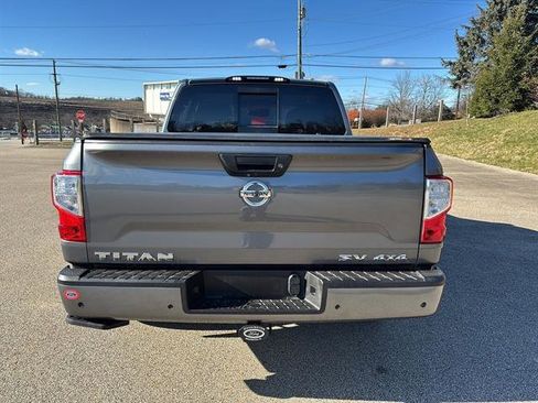 Used 2020 Nissan Titan SV w/ SV Convenience Package image 3