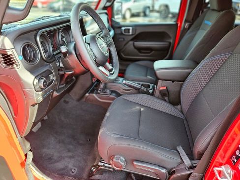 Used 2024 Jeep Wrangler Unlimited Rubicon 4xe image 15