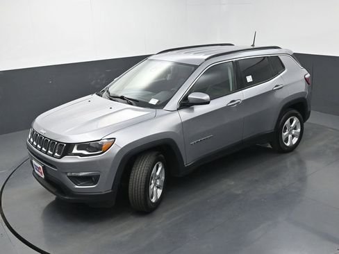 Used 2018 Jeep Compass Latitude w/ Safe & Security Group image 30