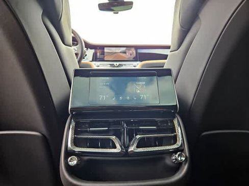 Used 2024 Bentley Flying Spur W12 image 18