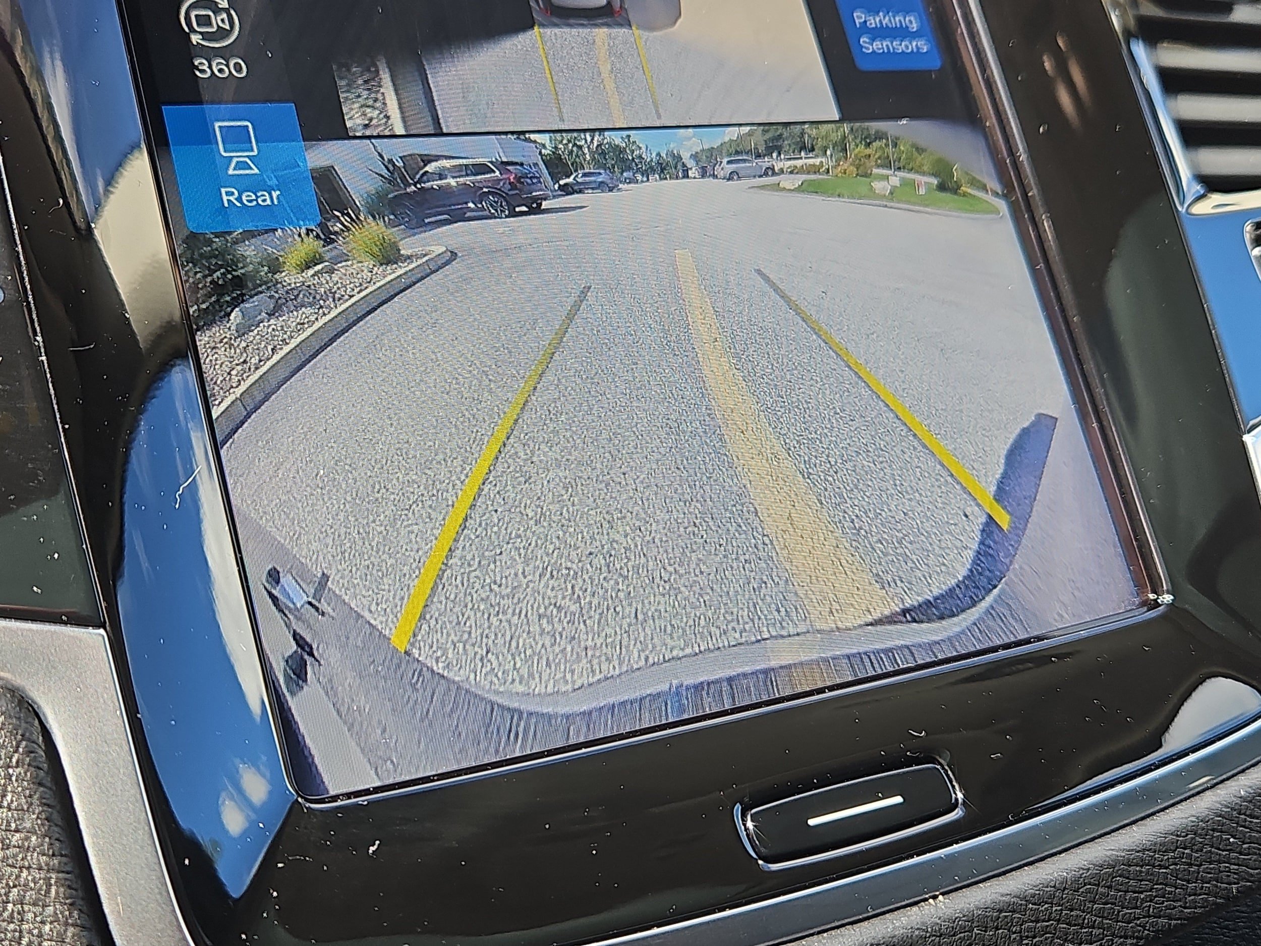 Used 2024 Volvo XC90 B6 Plus w/ Protection Package Premier AWD/4WD image 9