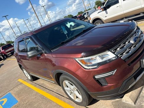 Used 2018 Ford Explorer XLT FWD image 7
