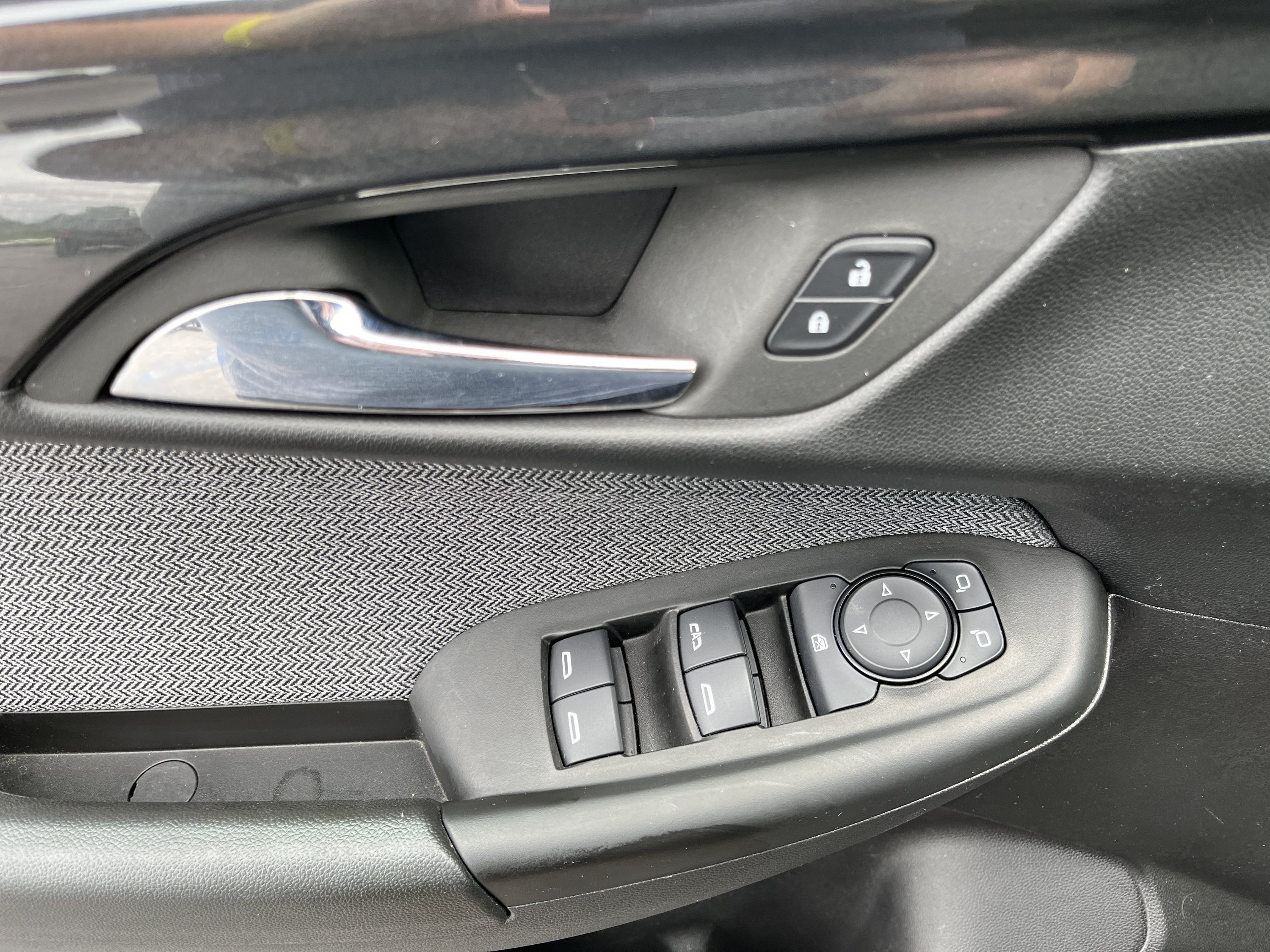 Used 2025 Chevrolet TrailBlazer LT AWD/4WD image 16