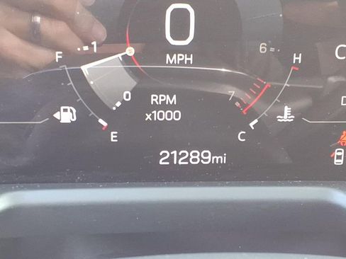 Used 2025 GMC Acadia Elevation image 21