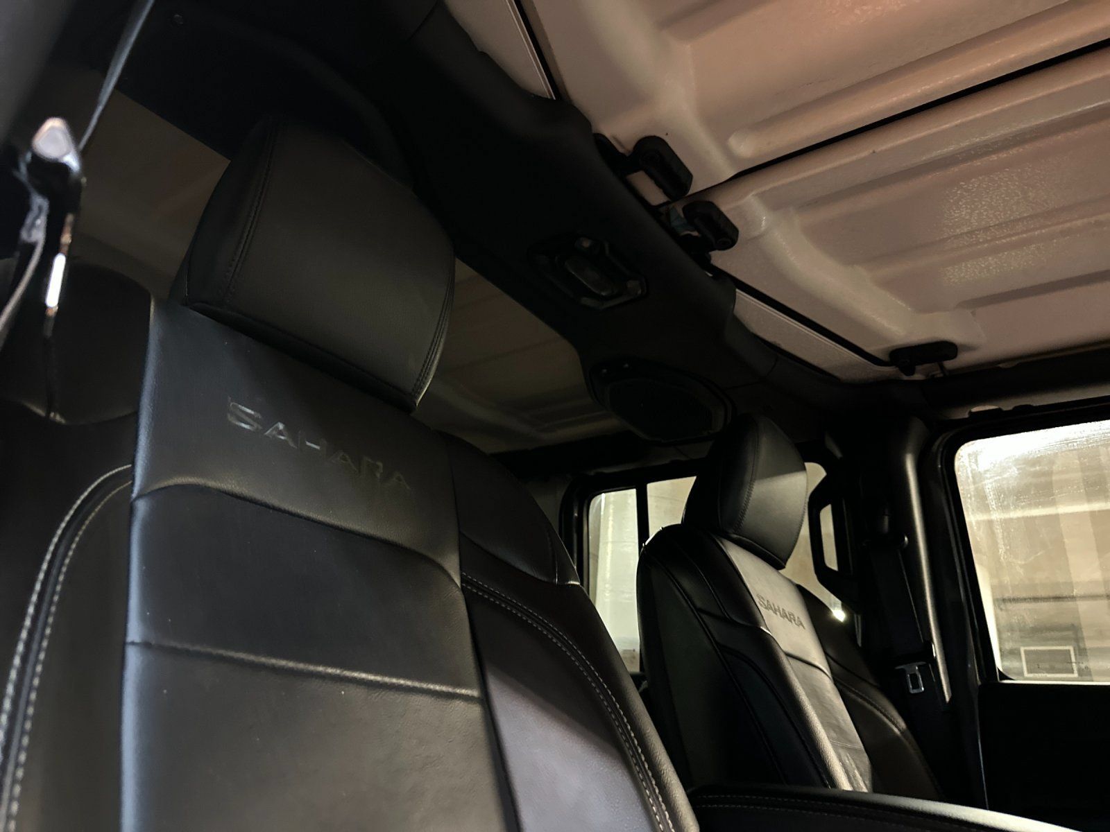 Used 2023 Jeep Wrangler Unlimited Sahara AWD/4WD image 16