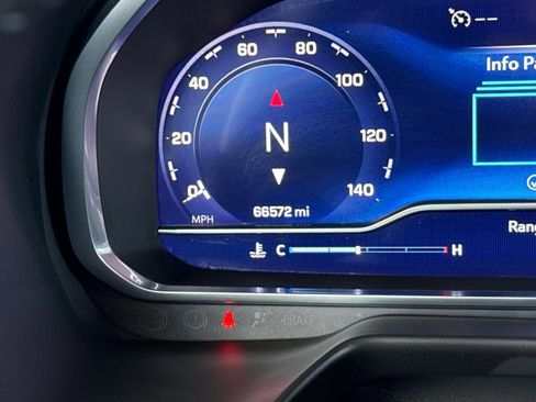 Used 2023 Chevrolet Suburban Premier image 34