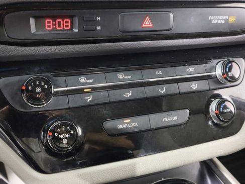 Used 2016 Kia Sedona LX w/ LX Convenience Package image 19