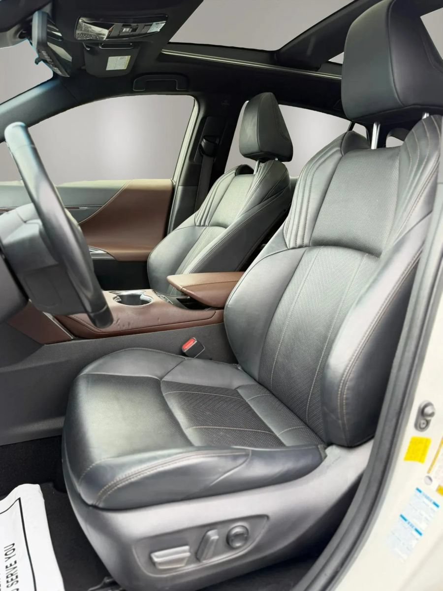 Used 2021 Toyota Venza Limited w/ Advanced Technology Package AWD/4WD image 11