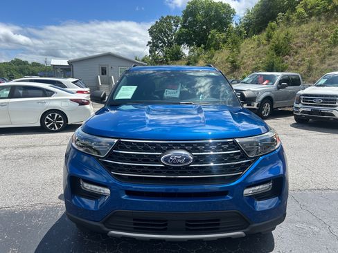 Used 2020 Ford Explorer XLT w/ Equipment Group 202A AWD/4WD image 11