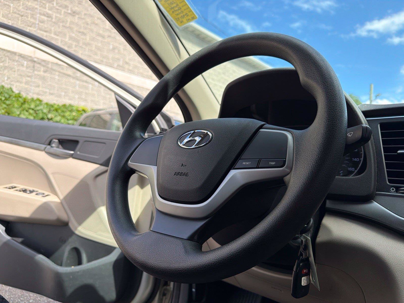 Used 2017 Hyundai Elantra SE FWD image 18