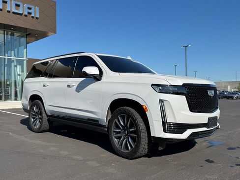 Used 2023 Cadillac Escalade Sport Platinum w/ LPO, ONYX Package AWD/4WD image 3