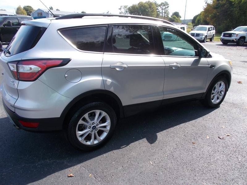 Used 2017 Ford Escape SE w/ Equipment Group 201A FWD image 13