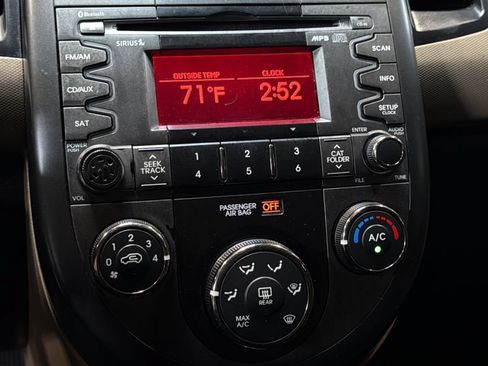 Used 2011 Kia Soul ! FWD image 23