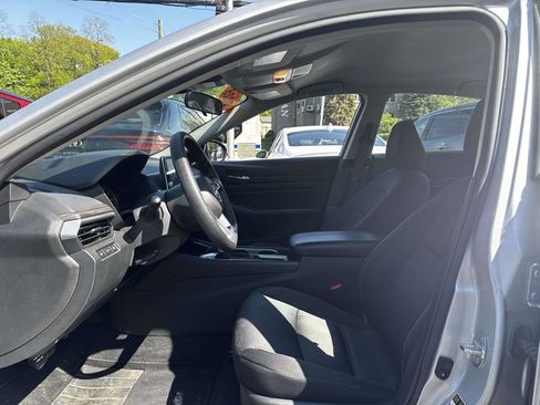 Used 2024 Nissan Altima 2.5 SV FWD image 15