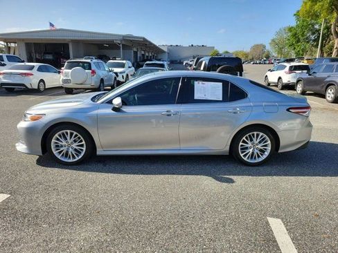 Used 2020 Toyota Camry XLE image 13