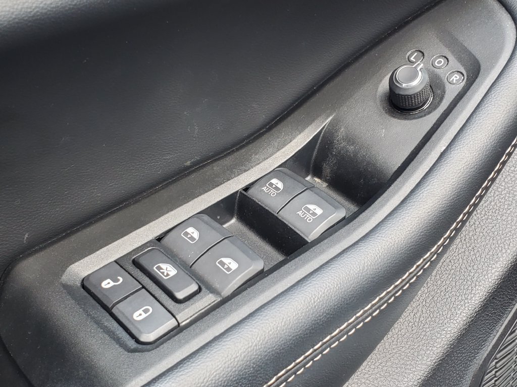 Used 2024 Jeep Grand Cherokee Altitude AWD/4WD image 8