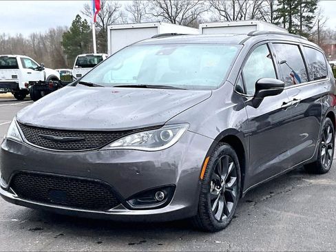 Used 2020 Chrysler Pacifica Limited w/ Advanced Safetytec Group image 2