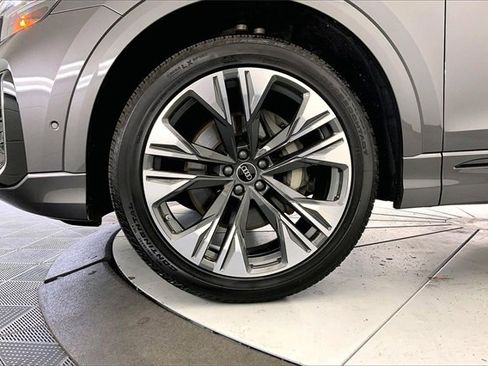 Certified 2025 Audi Q8 Premium Plus image 9