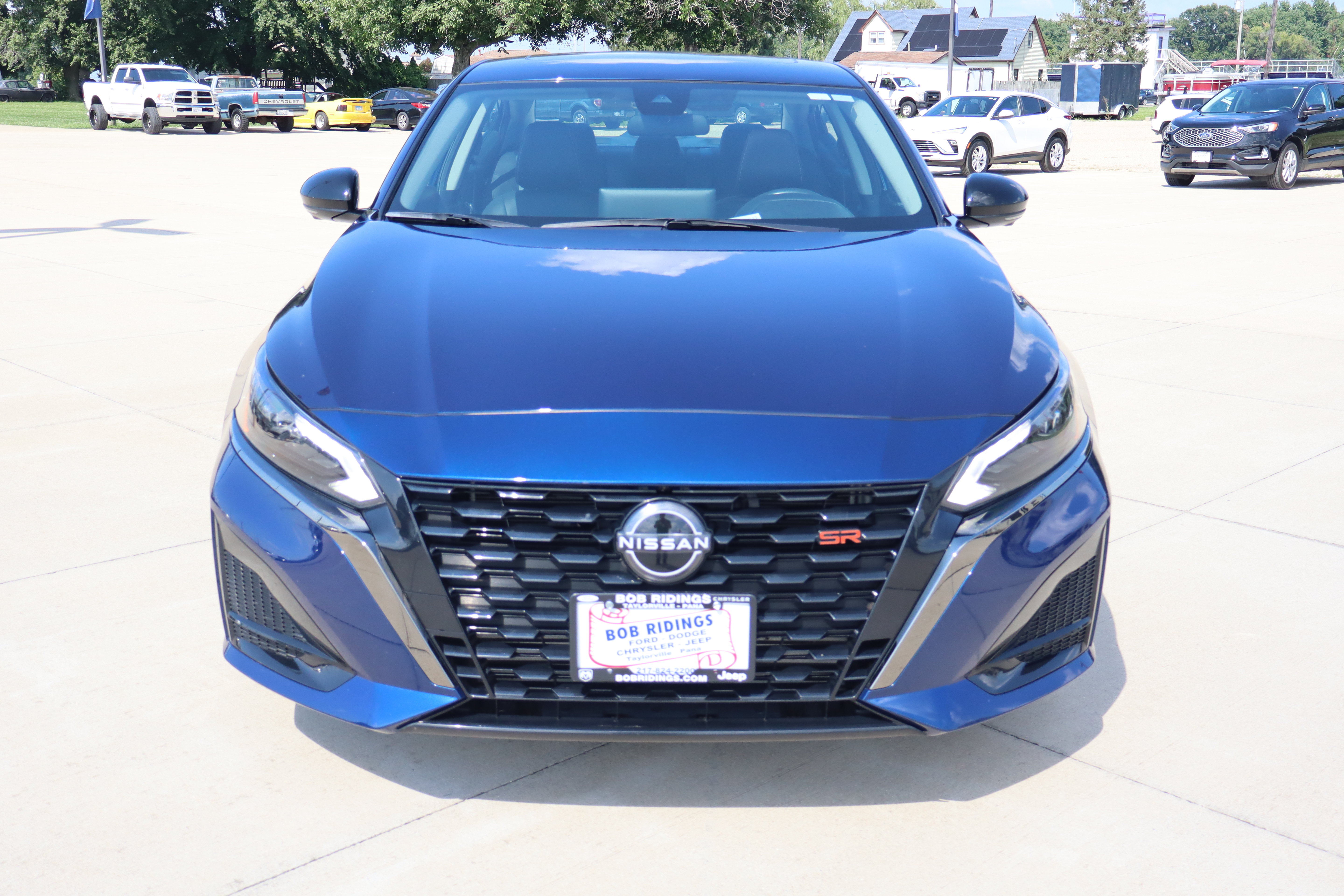 Used 2023 Nissan Altima 2.0 SR FWD image 2