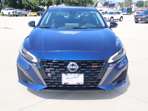 Used 2023 Nissan Altima 2.0 SR FWD image 2